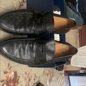I am selling some shoes